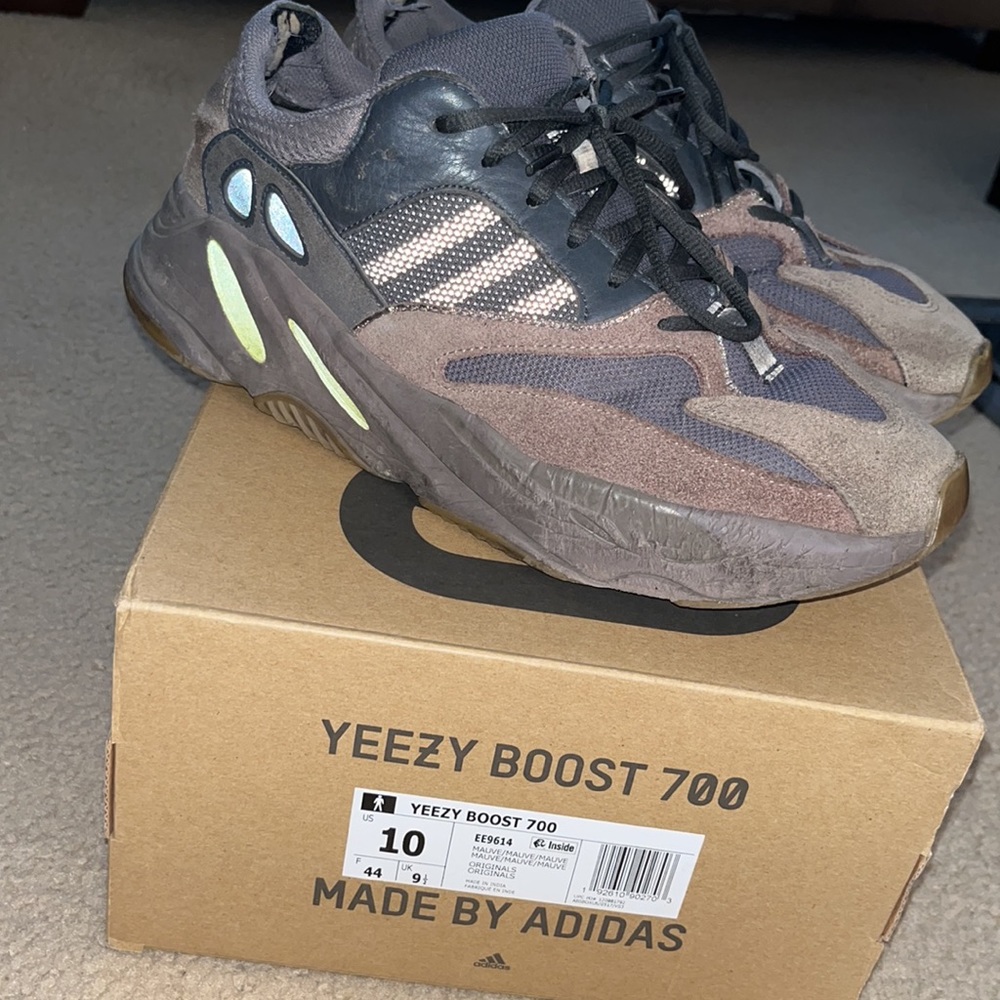 Yeezy Boost 700 Mauve